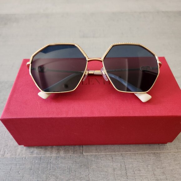 Unisex Valentino Sunglasses - Picture 7 of 15